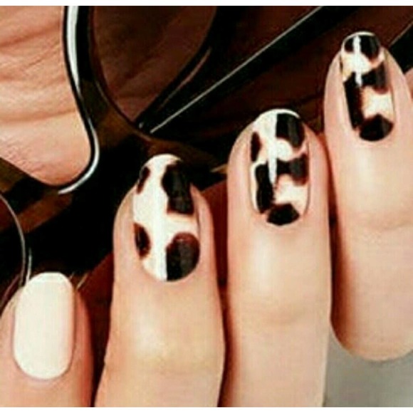 Color Street Nail Strips, Show and Shell, Nail Art Design - Picture 2 of 7